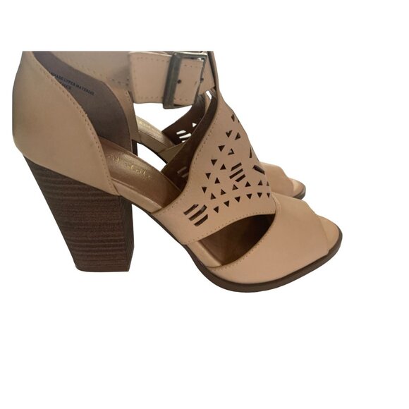 Altered State Womens Size 7 Nude Beige 3.5 in Heels Caged Lazer perforated block - Picture 6 of 7